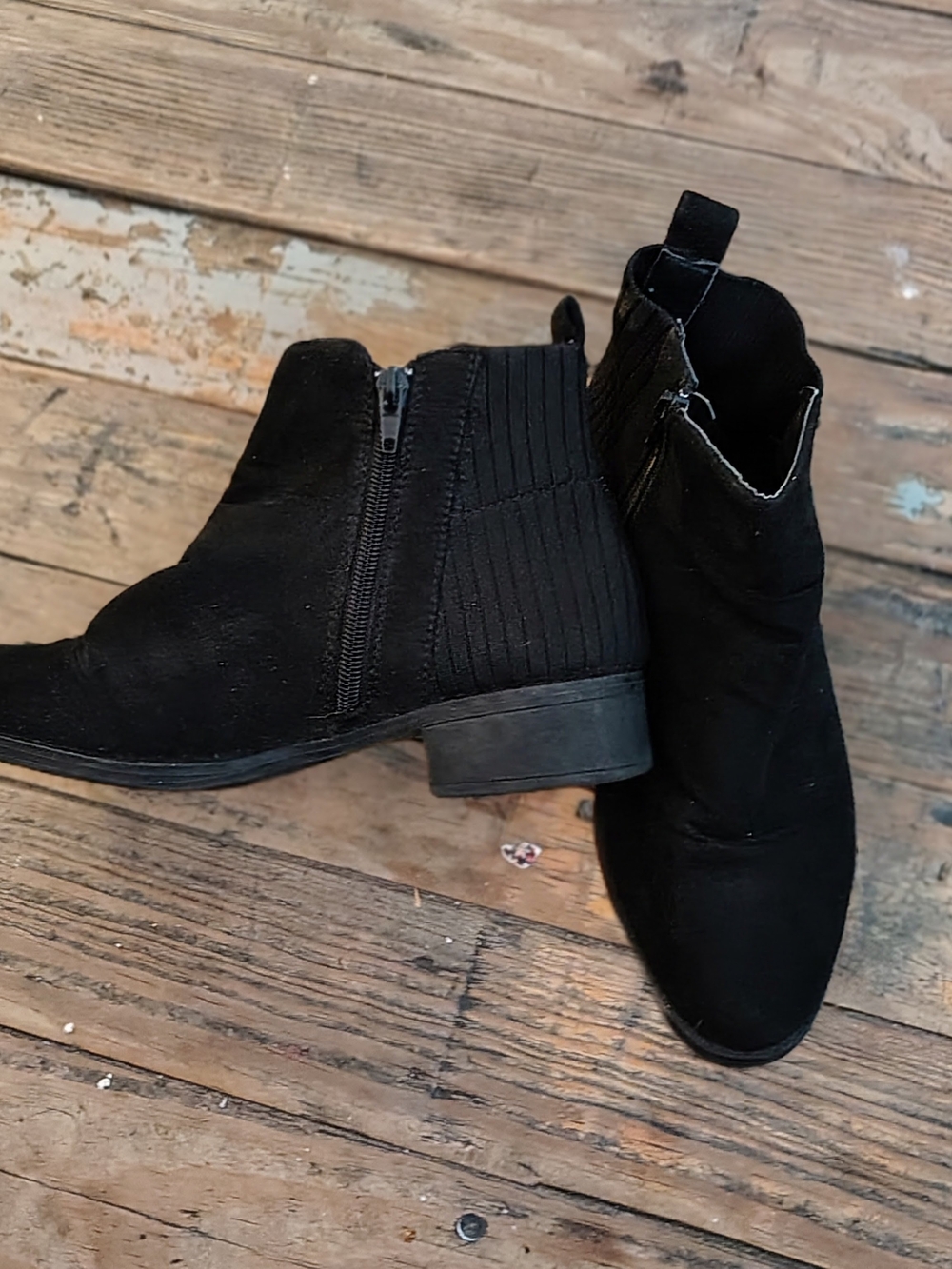 Ellen Tracy Black Suede Ankle Boots - Classic Women's Chelsea Style Size 7 Med.